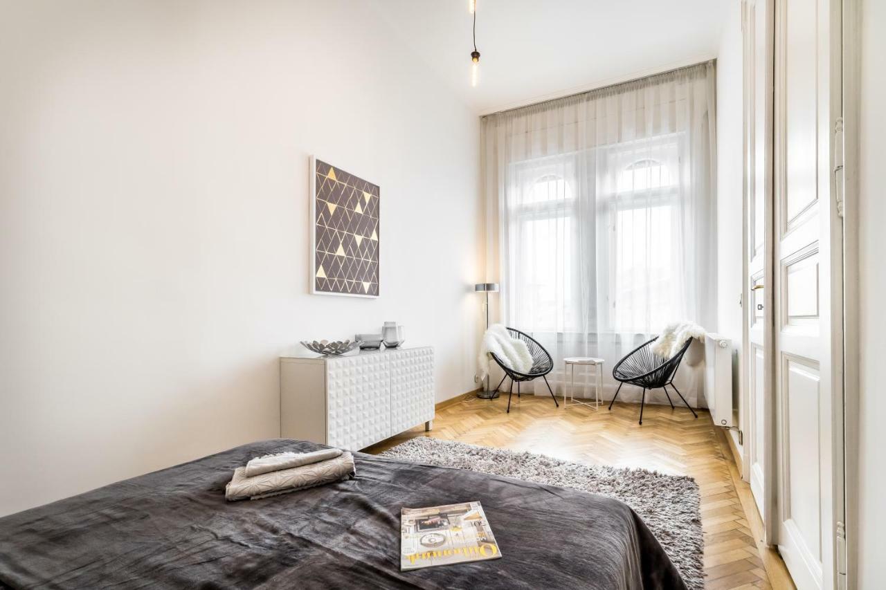 Bpr Luxe De Noir Et Blanc Apartment Budapeşte Dış mekan fotoğraf